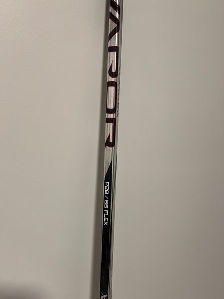 Intermediate Right Handed P28 Vapor Hyperlite 2 Hockey Stick