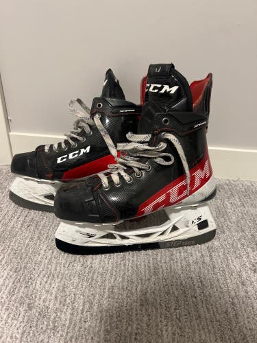 Intermediate CCM Regular Width  Size 4.5 JetSpeed FT4 Pro Hockey Skates