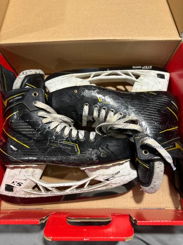 Used CCM Regular Width 9.5 Super Tacks AS3 Pro Hockey Skates