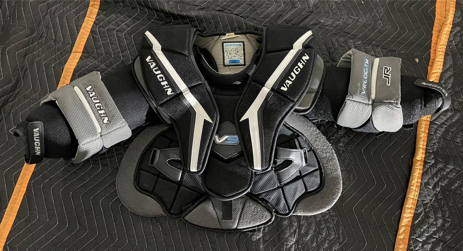 Used Junior M/L Vaughn Velocity V9 Goalie Chest Protector