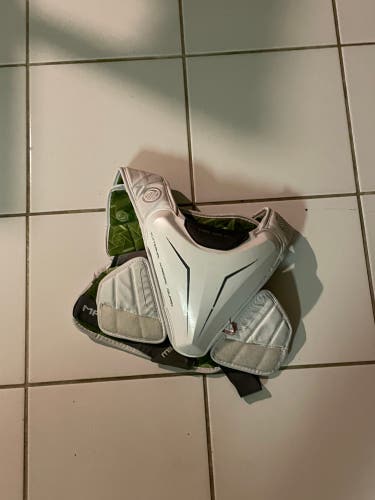 Used Medium Maverik M5 Shoulder Pads