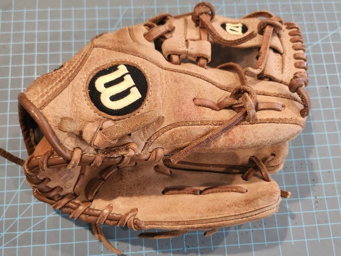 Used Wilson A900 Baseball Glove 11.5"