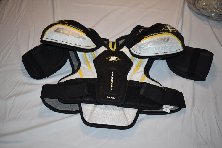 Easton Synergy EQ20 Hockey Shoulder Pads, Senior Small - Top Condition!