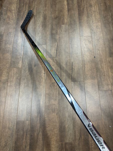 Bauer HyperLite 2 87 Flex P28 RH (HS134) | SidelineSwap Bauer HyperLite 2 87 Flex P28 RH (HS134) | SidelineSwap