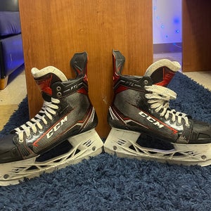 Senior CCM Regular Width   8 JetSpeed FT1 Hockey Skates