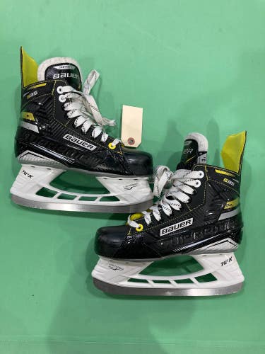 Used Junior Bauer Supreme S35 Hockey Skates Regular Width Size 3.5
