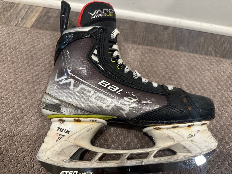 Used Bauer Regular Width   6.5 Vapor Hyperlite Hockey Skates