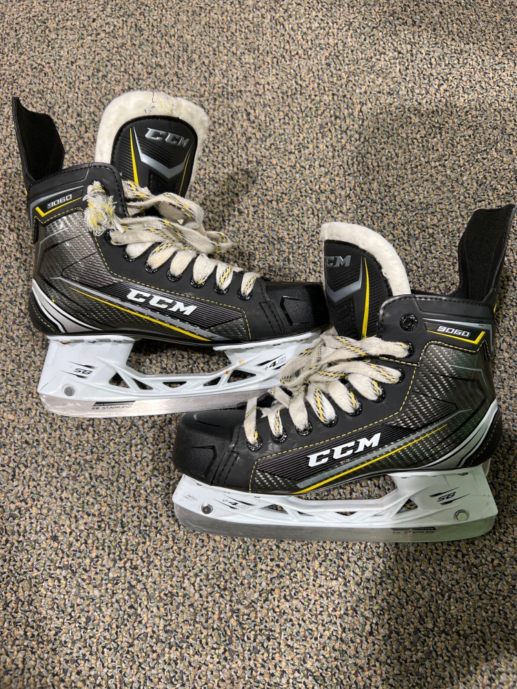 Used Intermediate CCM Tacks 9060 Hockey Skates Size 5.5EE