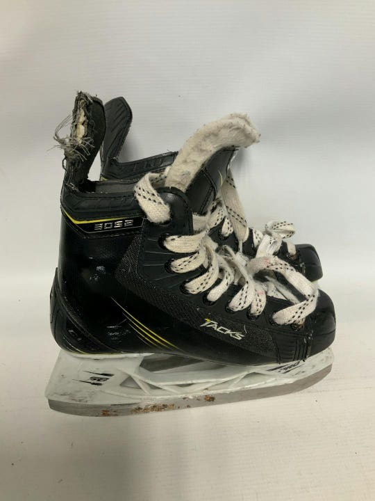 Used Ccm Tacks 3052 Junior 02.5 Ice Hockey Skates