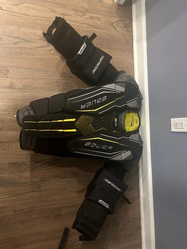 Used Large Bauer  Supreme s29 Goalie Chest Protector