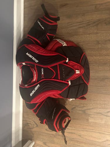 Used Large Bauer Vapor X900 Goalie Chest Protector