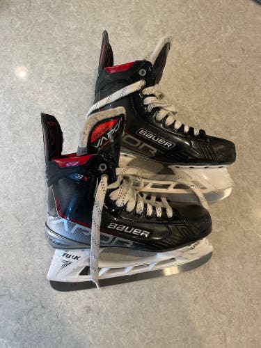 Senior Bauer Wide Width  10 Vapor 3X Hockey Skates