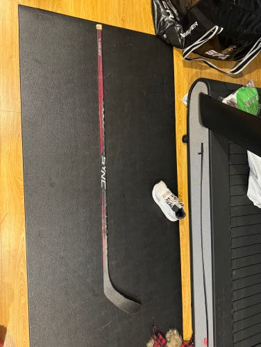 Senior Right Handed P28 Pro Stock Nexus Sync Hockey Stick