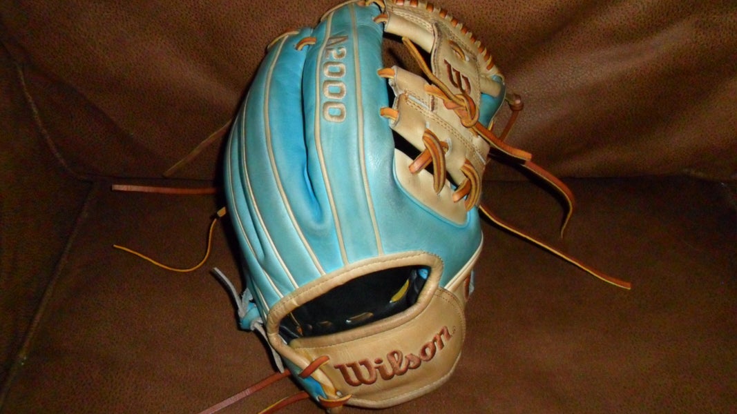 Used Wilson Right Hand Throw Infield A2000 Baseball Glove 11.5"