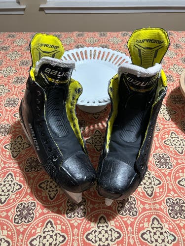 Used Senior Bauer Supreme M4 Hockey Skates Regular Width 8.5