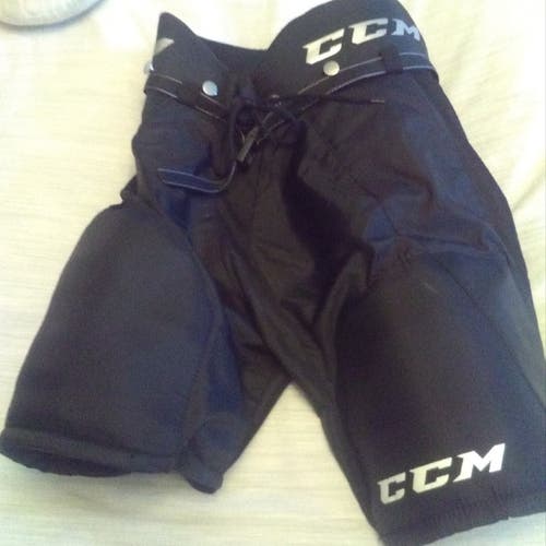 Junior Large CCM Tacks 9550 Hockey Pants - almost new