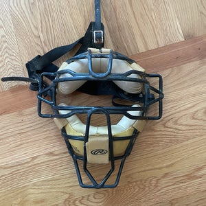 Rawlings umpire mask