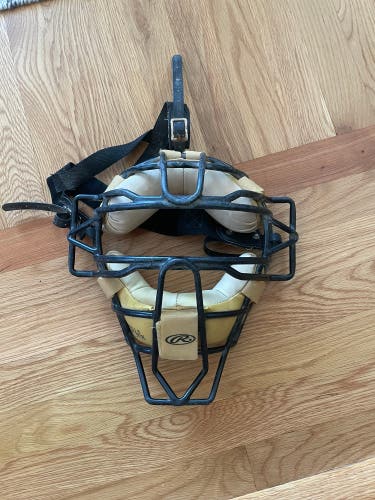 Rawlings umpire mask