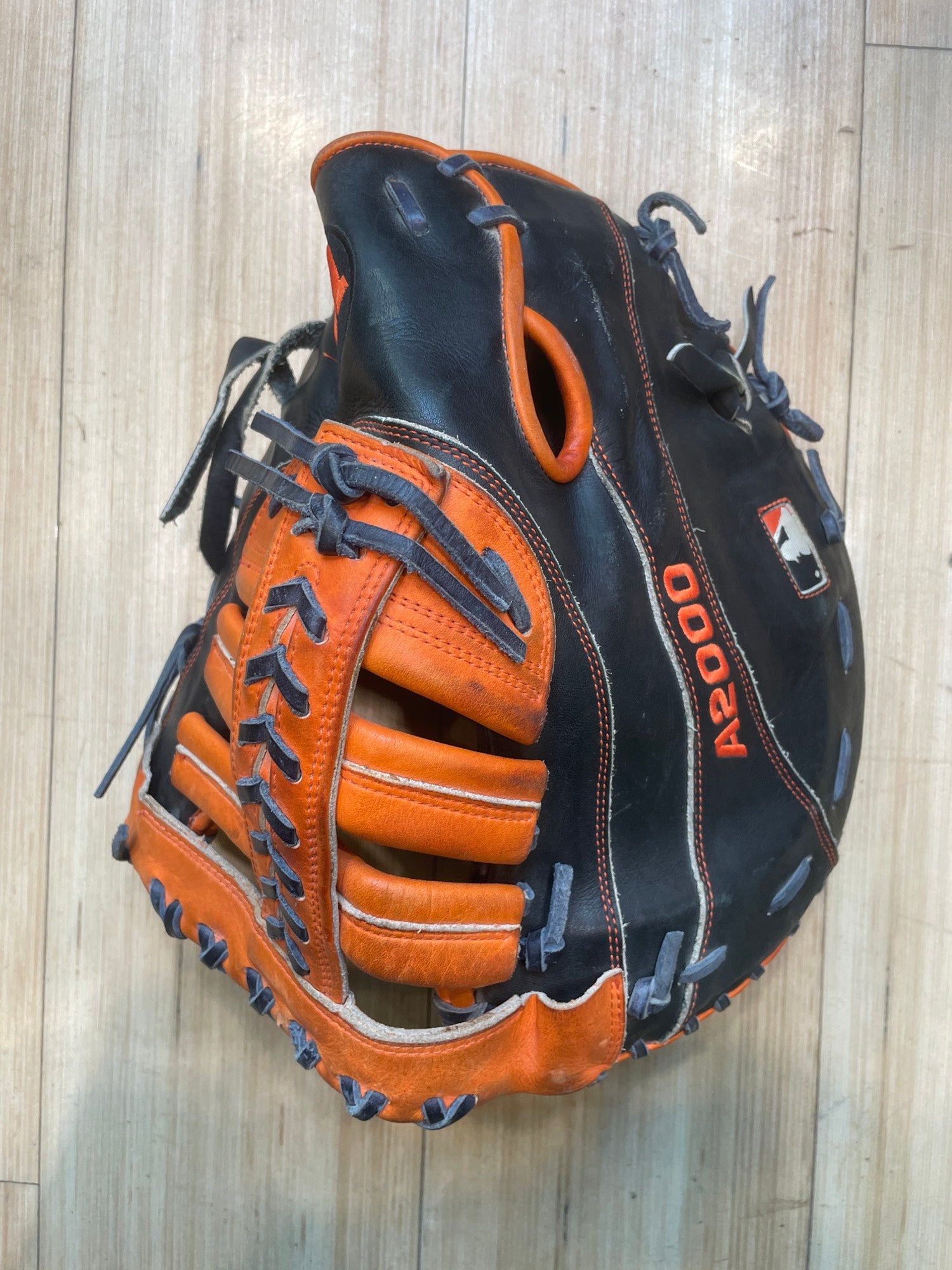 Black Used Miguel Cabrera Pro Stock Wilson A2000 Right Hand Throw First  Base Baseball Glove 12\, image size:1500x2000