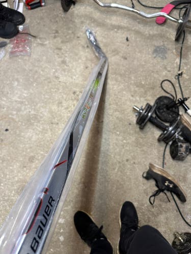 NEW SR Bauer Vapor Hyperlite 2 Hockey Stick 70 Flex P92 Left