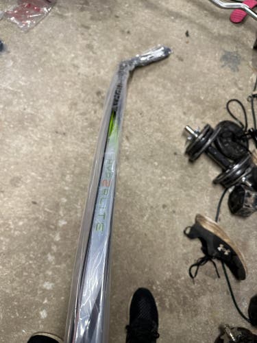NEW SR Bauer Vapor Hyperlite 2 Hockey Stick 70 Flex P92 Right