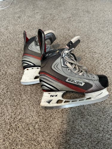 Used Bauer Regular Width Size 5 Hockey Skates
