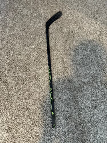 Junior Right Handed P28 Ag5nt Hockey Stick