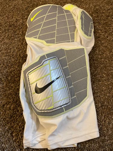 Used Adult Medium Nike nike pro combat