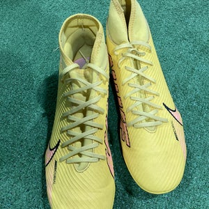 Yellow Used Men's Size Men's 10.5 (W 11.5) Molded Cleats Nike Cleats