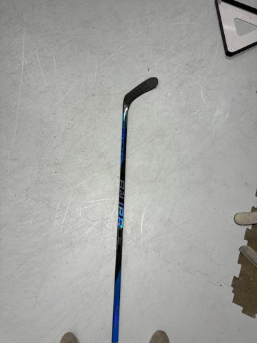 Intermediate Right Handed P28 Nexus Sync Hockey Stick