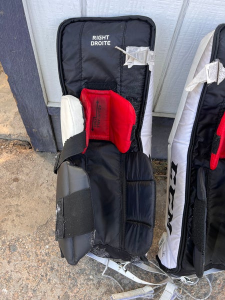 26" CCM  Extreme Flex II Goalie Leg Pads