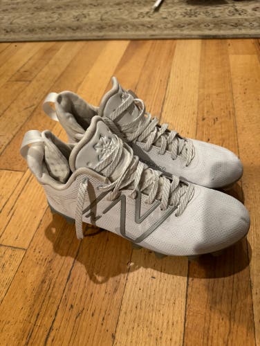 White Men's Molded Cleats Mid Top Freeze