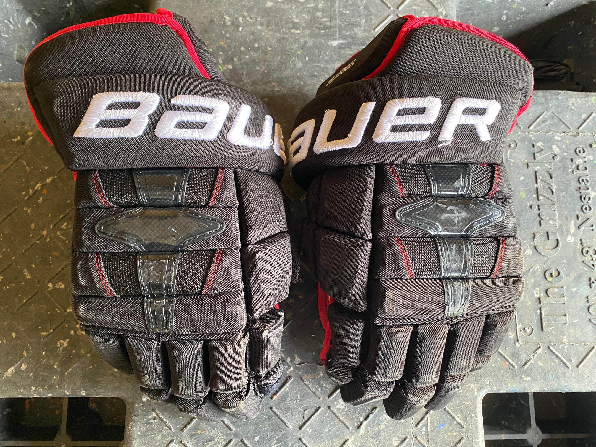 Bauer Nexus 1N Pro Stock 15" Hockey Gloves Blackhawks 4738