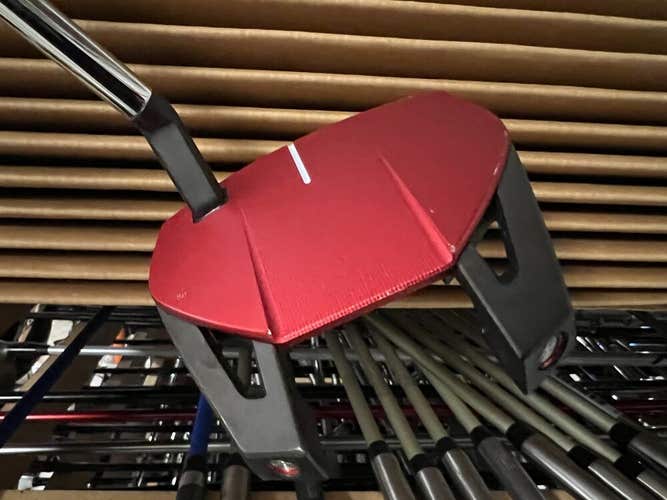 TaylorMade Spider GT 34-inch Red Mallet Putter with 2Thumb Grip 0504