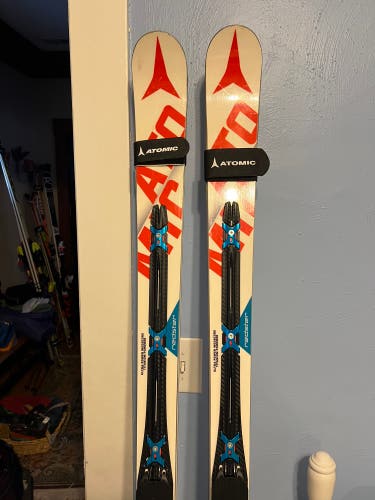 Two pair of Atomic GS 188 cm 30 m radius