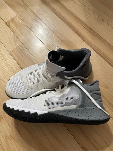 Nike Kyrie Flytrap 5 White Smoke Grey Chrome 5.5Y