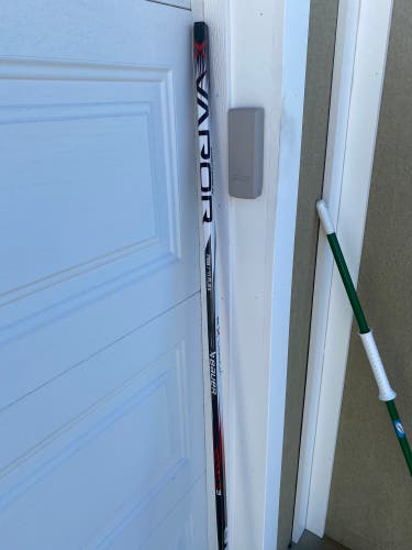 Senior Right Handed P28 Vapor 3X Hockey Stick