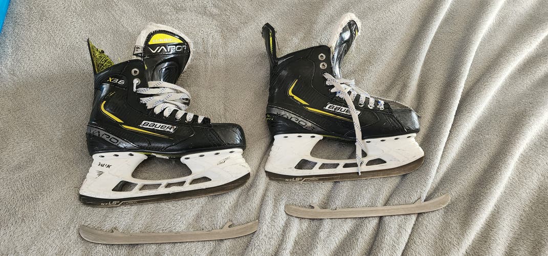 Intermediate Used Bauer X3.6 Hockey Skates Regular Width Size 6.5