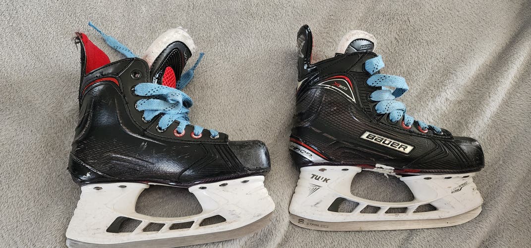 Junior Used Bauer Vapor X600 Hockey Skates Regular Width Size 1.5
