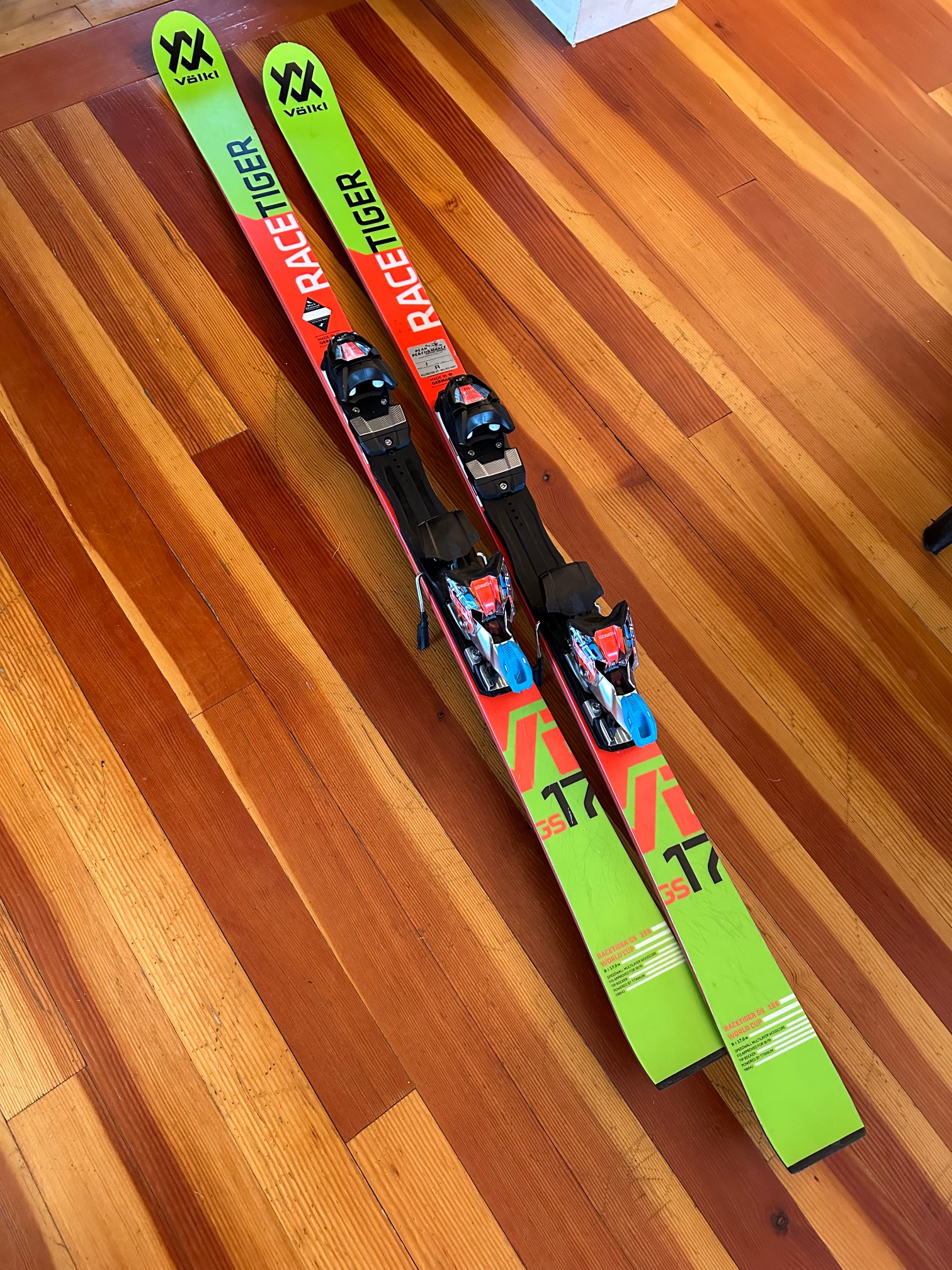 Volkl GS Race Tiger 156 cm Skis With Bindings