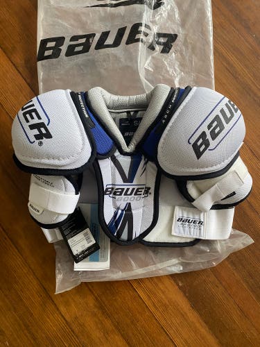 New With Tags Small Bauer 8000 Shoulder Pads