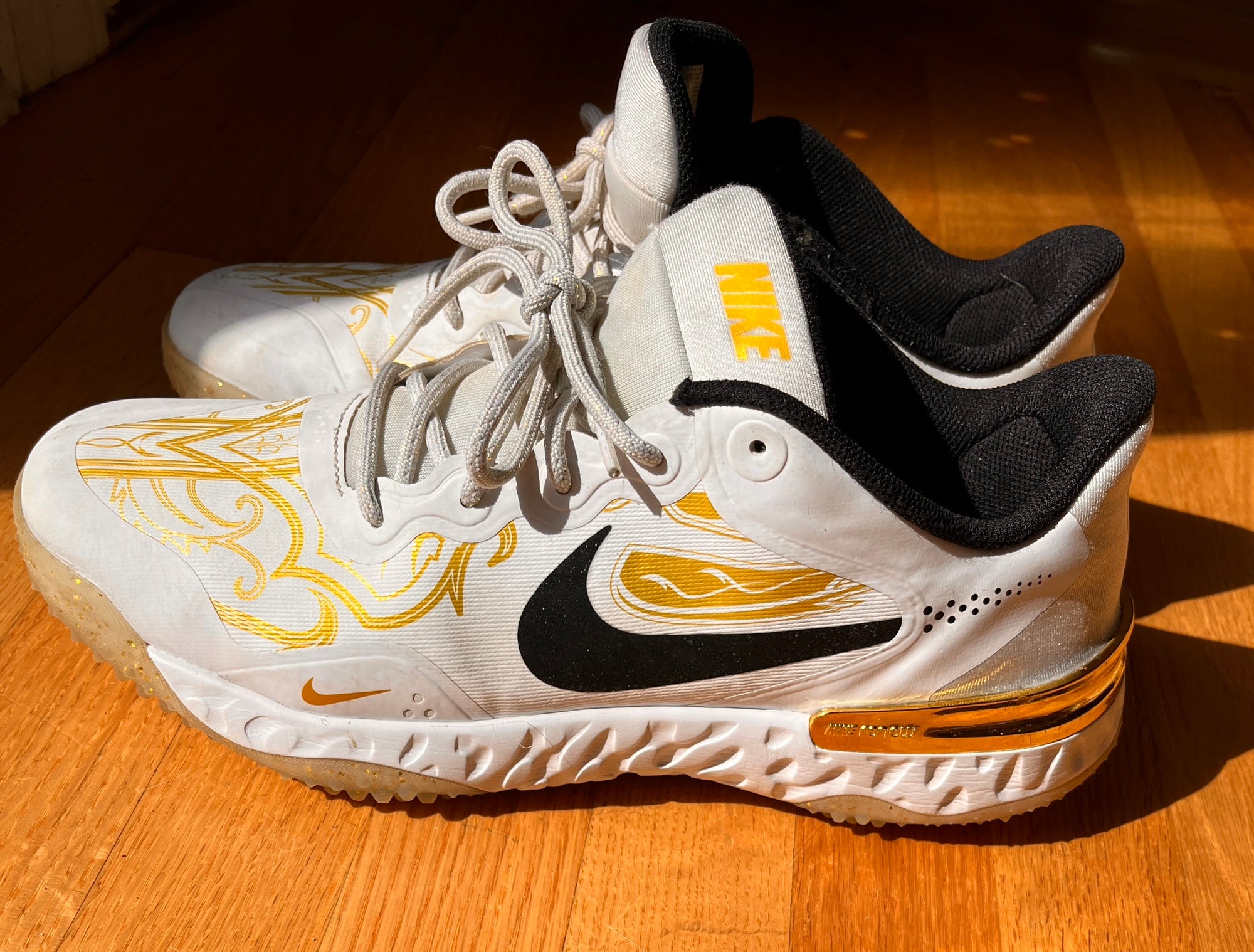 Nike Alpha Huarache Elite 3 Turf Baseball Shoes Mens 11.5 White Gold CV3561-101 Metallic Gold Nike Alpha Huarache Elite 3 Turfs | Stadium  main image 2