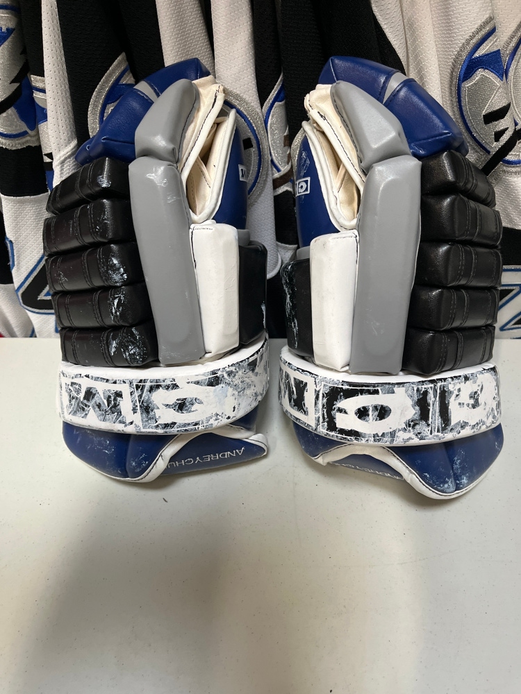 TAMPA BAY LIGHTNING- Dave Andreychuk Game Issued Gloves