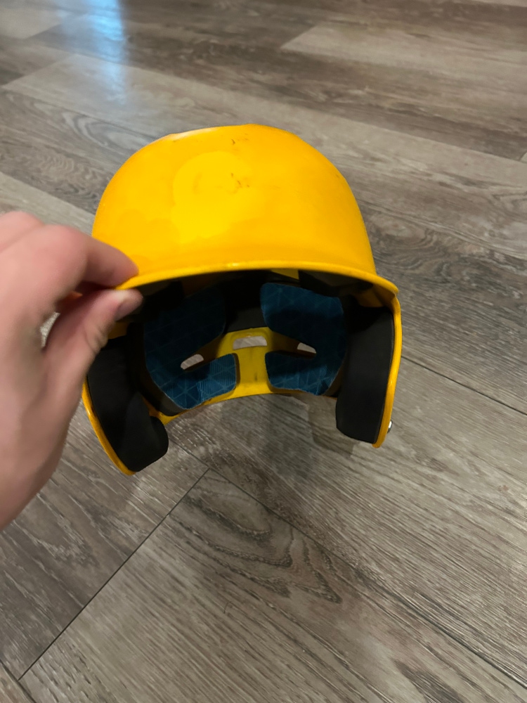 Used Medium/Large Easton Z5 2.0 Batting Helmet