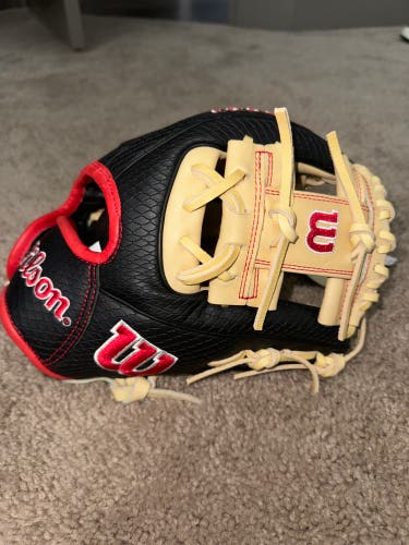 New Right Hand Throw 11.25" A2000 Baseball Glove