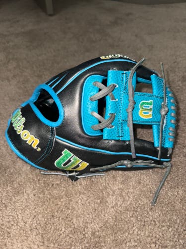 New Right Hand Throw 11.5" A2000 Baseball Glove