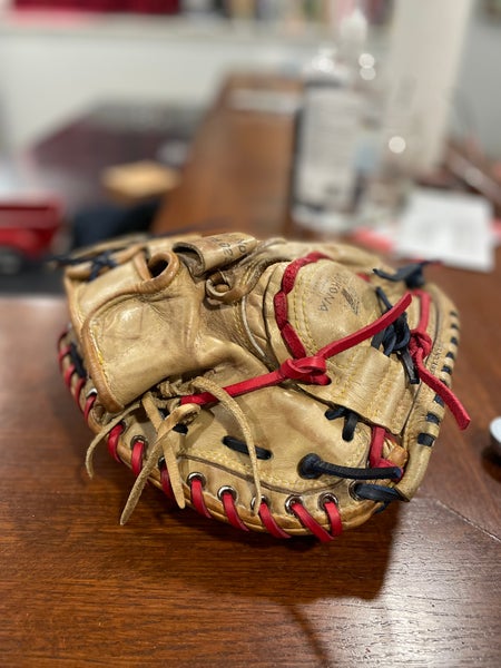Nakona CM88 catcher mitt