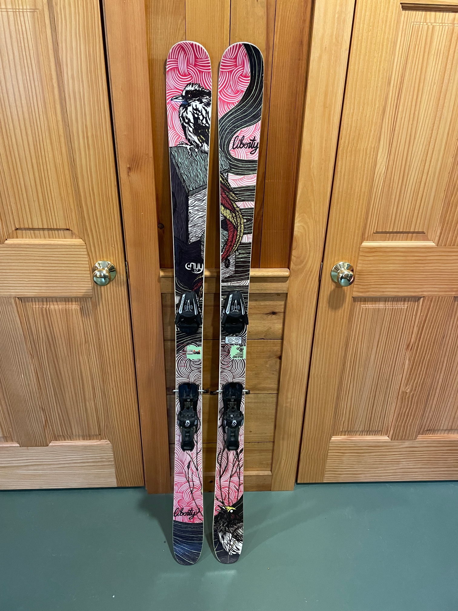 Used Women's 2014 Liberty 157 cm All Mountain Skis With Bindings Max Din 10