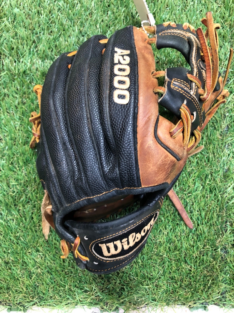 Used Wilson A2000 Right Hand Throw Infield Baseball Glove 11.25"