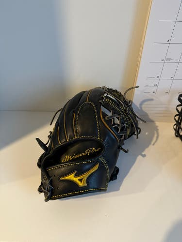 Used Right Hand Throw 11.75" Pro Baseball Glove